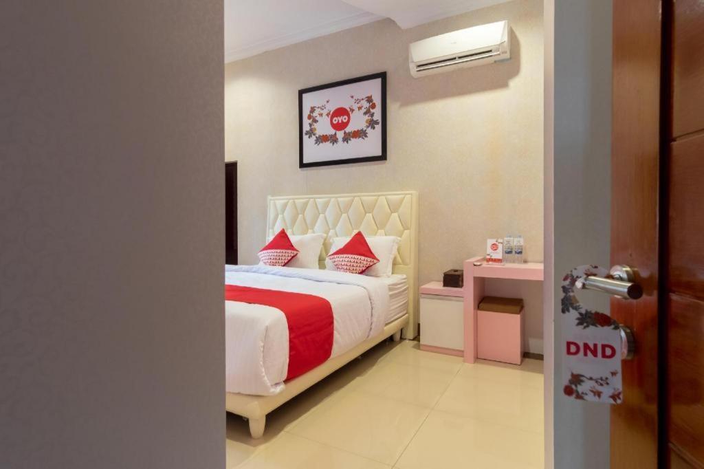 Oyo 619 Naufal Guest House Syariah Medan Buitenkant foto