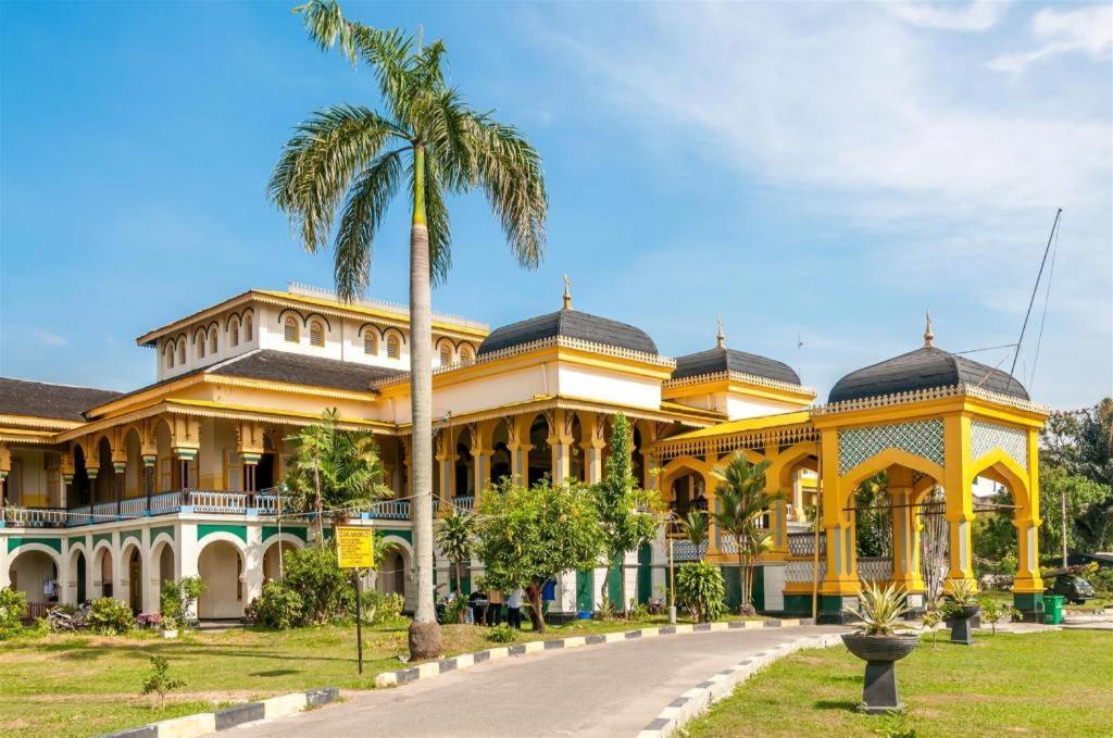 Oyo 619 Naufal Guest House Syariah Medan Buitenkant foto