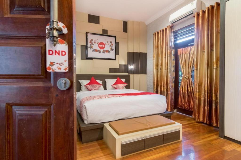 Oyo 619 Naufal Guest House Syariah Medan Buitenkant foto