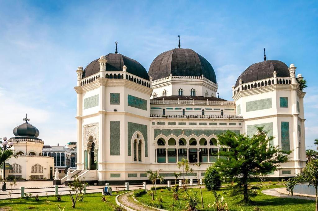 Oyo 619 Naufal Guest House Syariah Medan Buitenkant foto