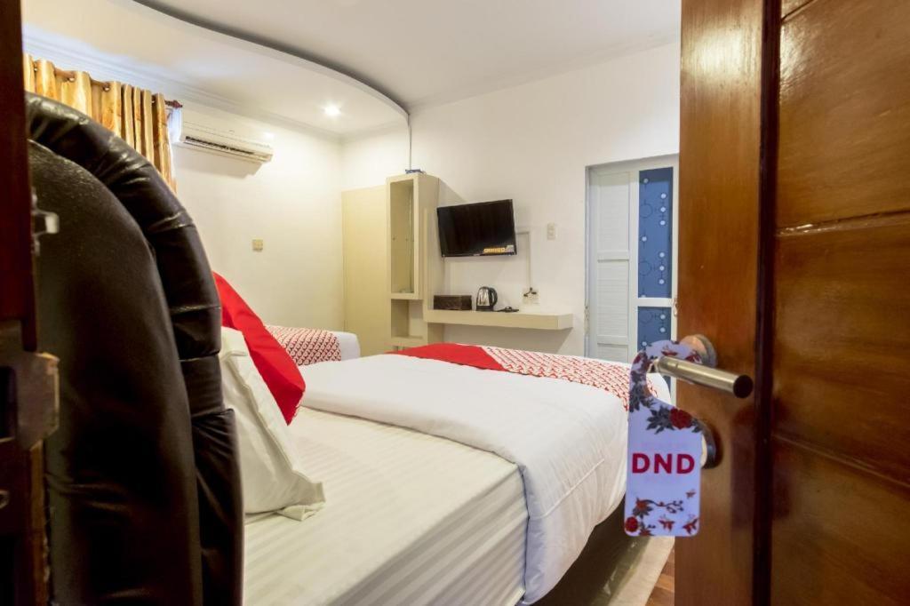 Oyo 619 Naufal Guest House Syariah Medan Buitenkant foto