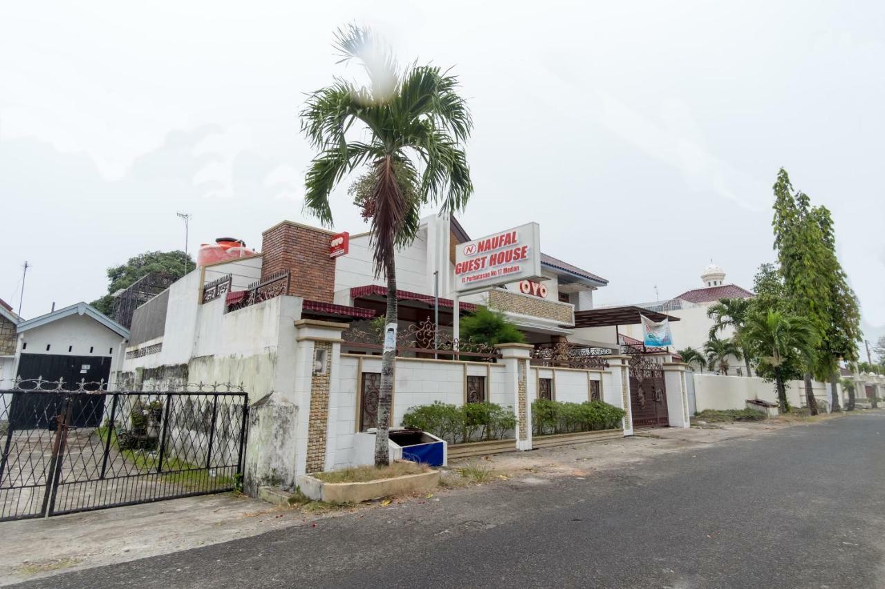 Oyo 619 Naufal Guest House Syariah Medan Buitenkant foto