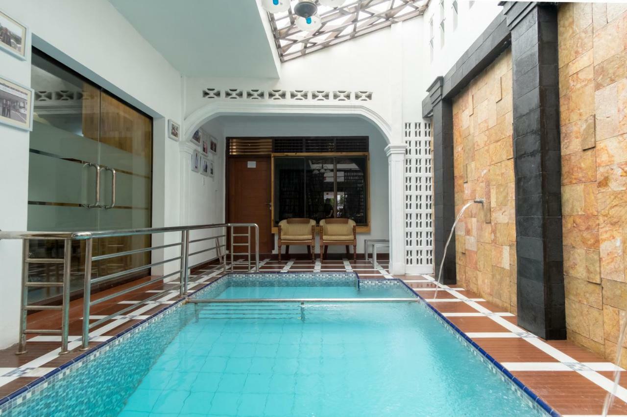 Oyo 619 Naufal Guest House Syariah Medan Buitenkant foto
