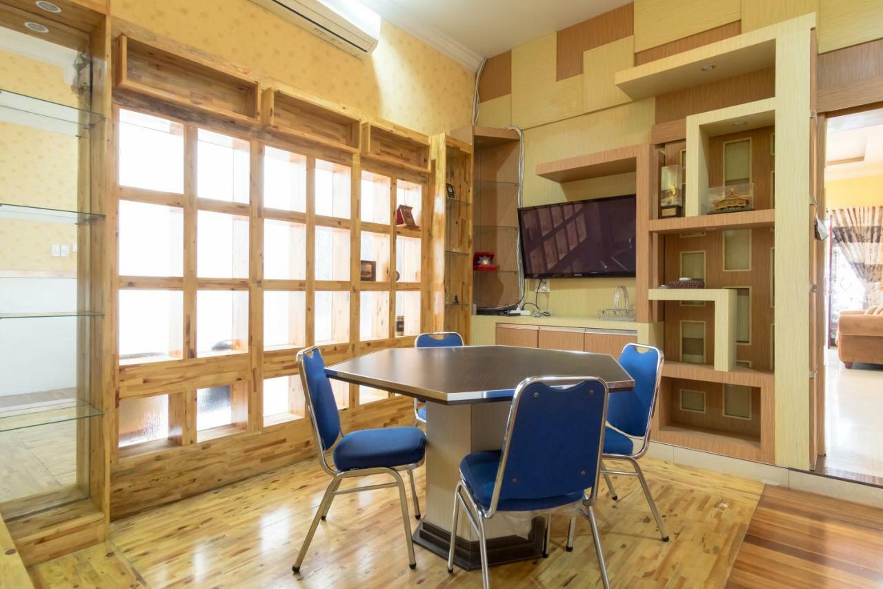 Oyo 619 Naufal Guest House Syariah Medan Buitenkant foto