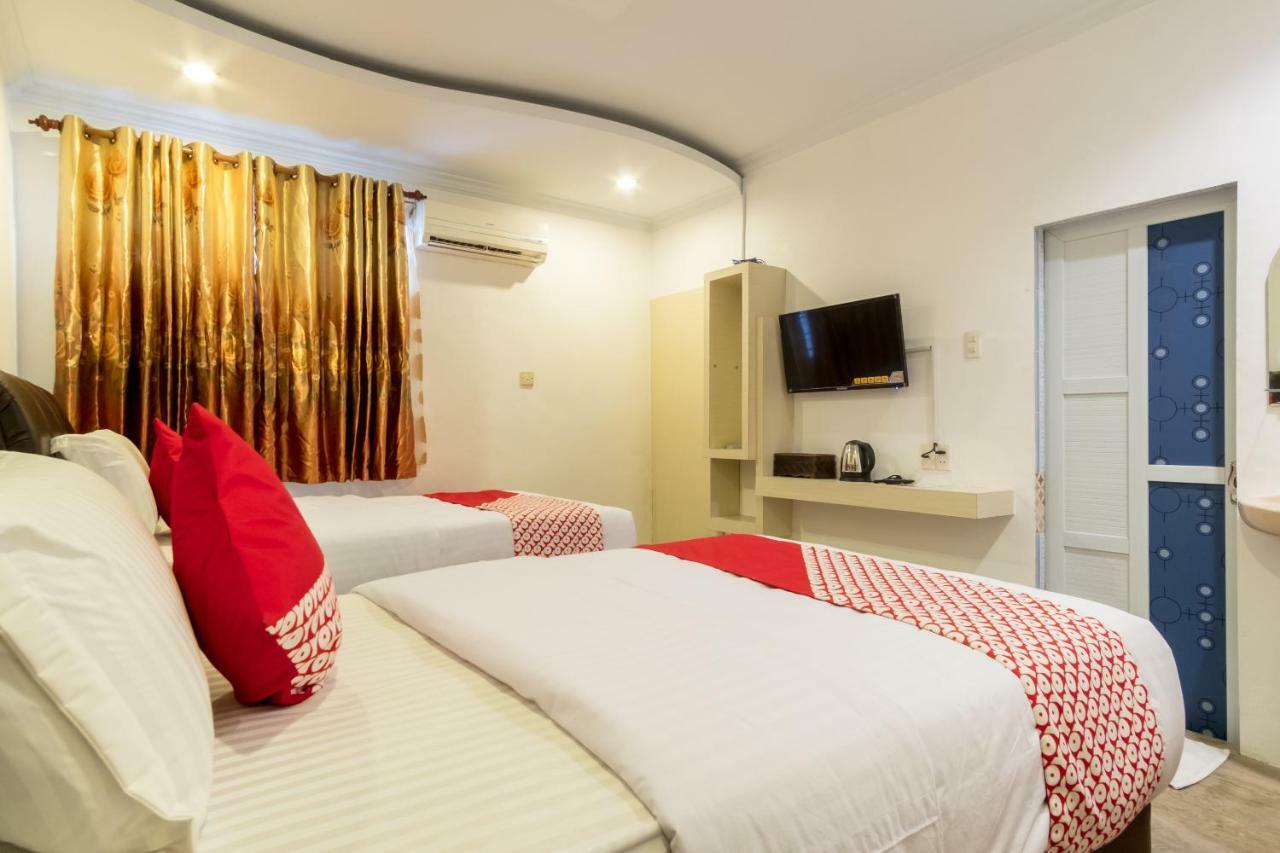 Oyo 619 Naufal Guest House Syariah Medan Buitenkant foto